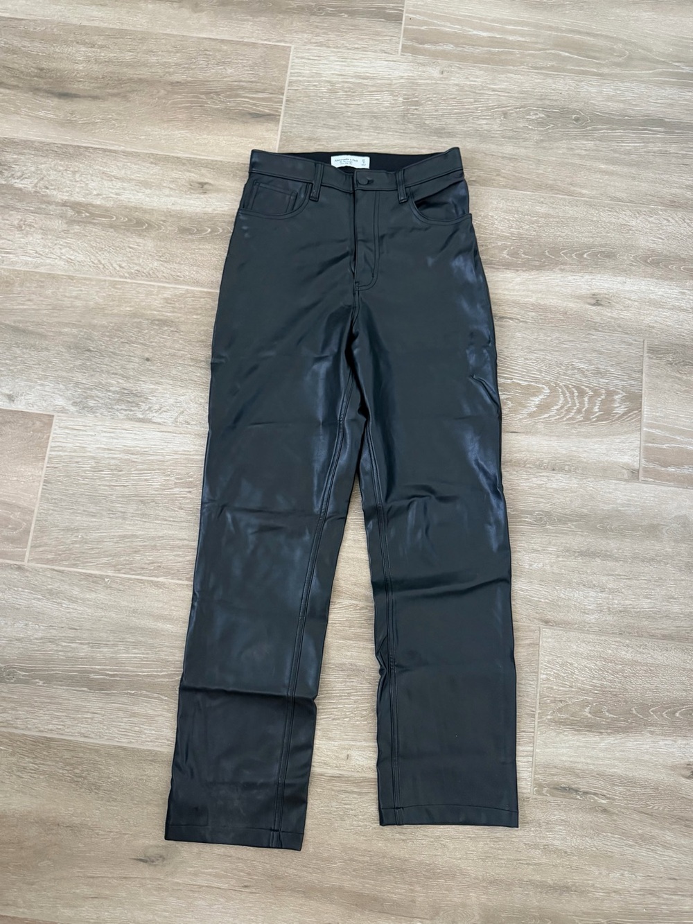 Abercrombie & Fitch - Vegan Leather 90s Straight Ultra High Rise